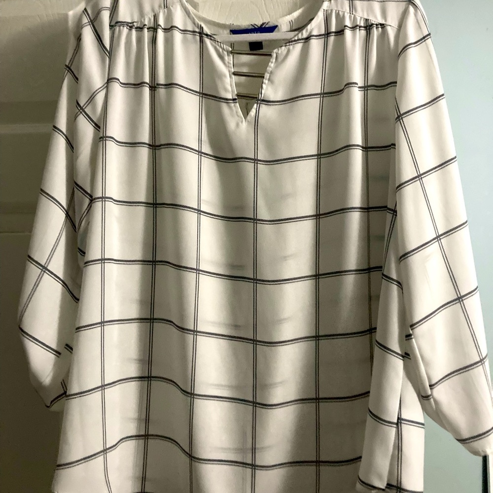 Quarter length blouse